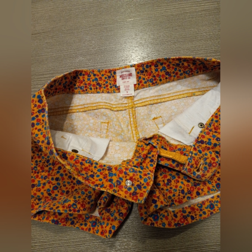 Mossimo Shorts - Picture 5 of 5